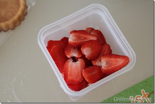Eis-grillen-Grill-die-Eisbombe-mit-Früchten-Nachspeise (3) (Andere)